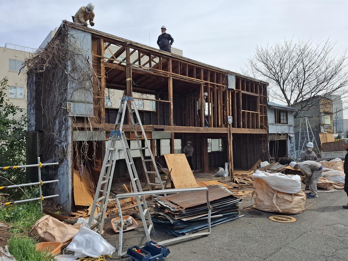 2025/03/20の解体状況：上屋人力撤去状況
