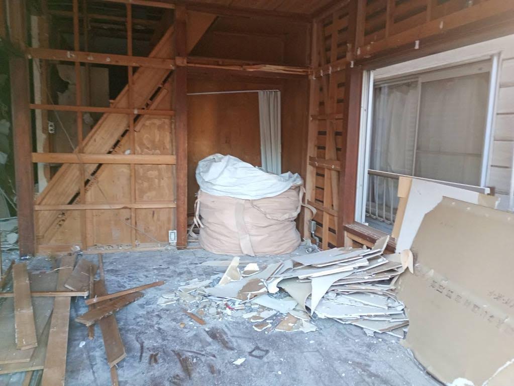 2025/11/01の解体状況：内装解体