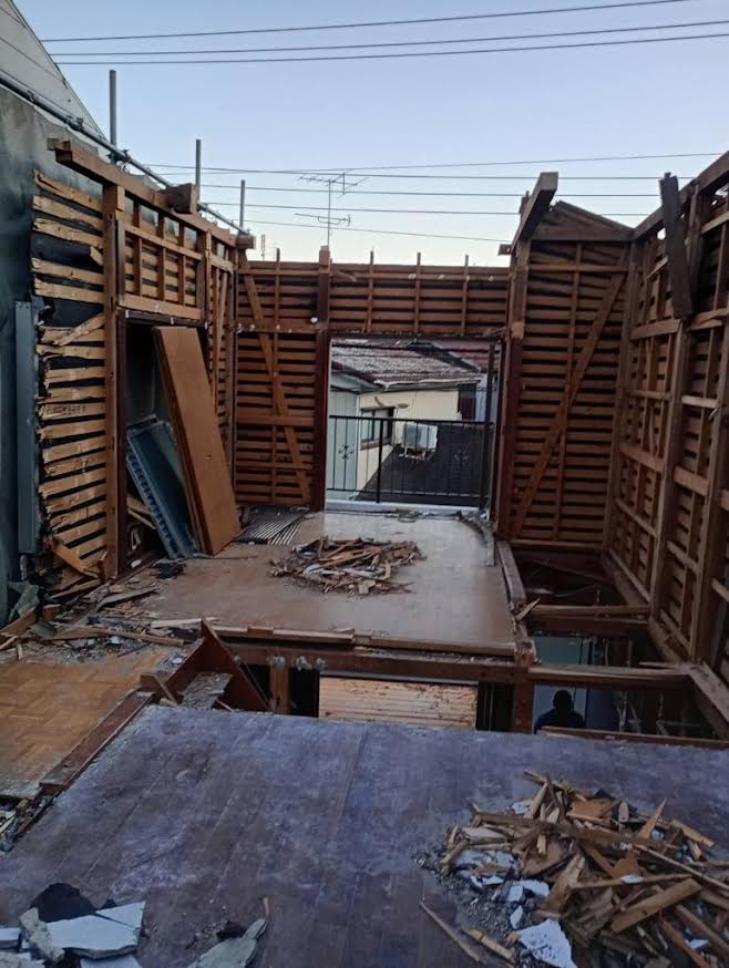 2025/11/01の解体状況：２階手壊し