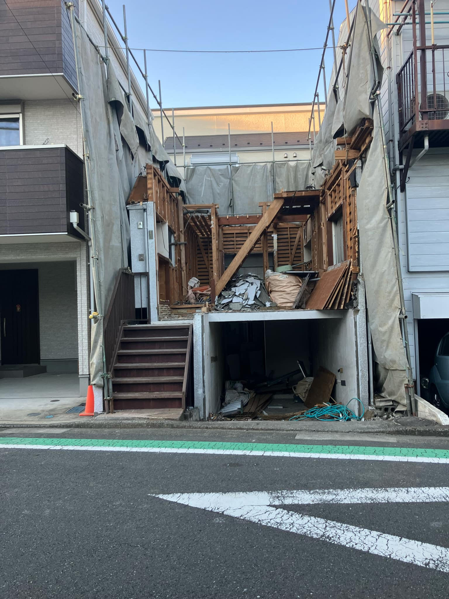 2025/11/01の解体状況：１階手壊し