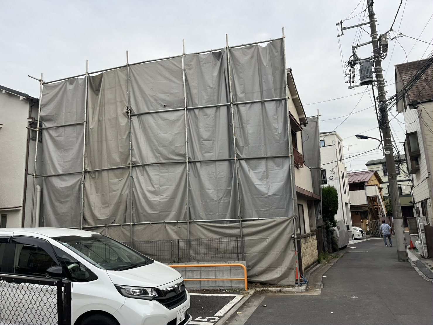 2025/11/17の解体状況：養生設置