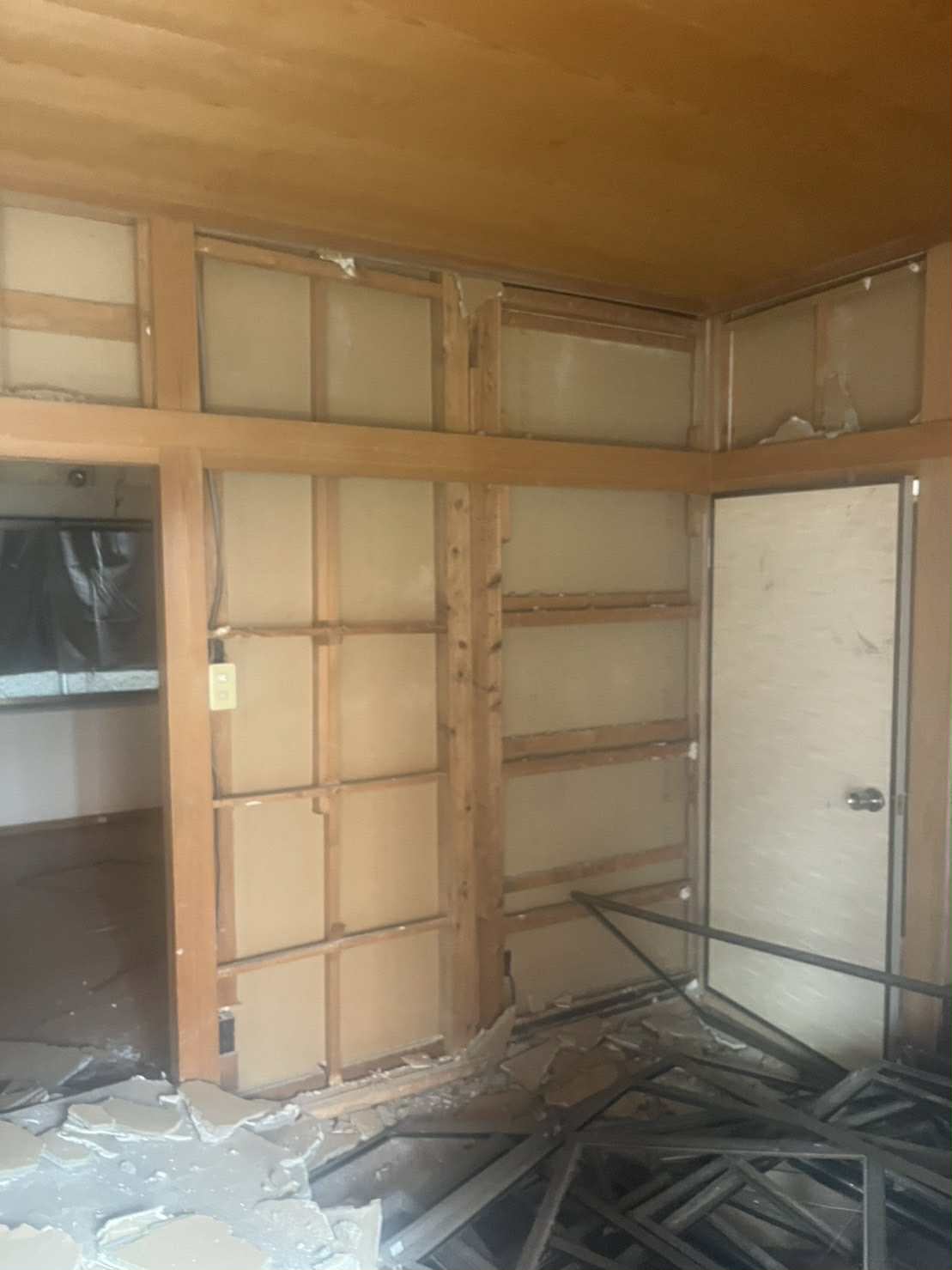 2025/11/17の解体状況：内装解体