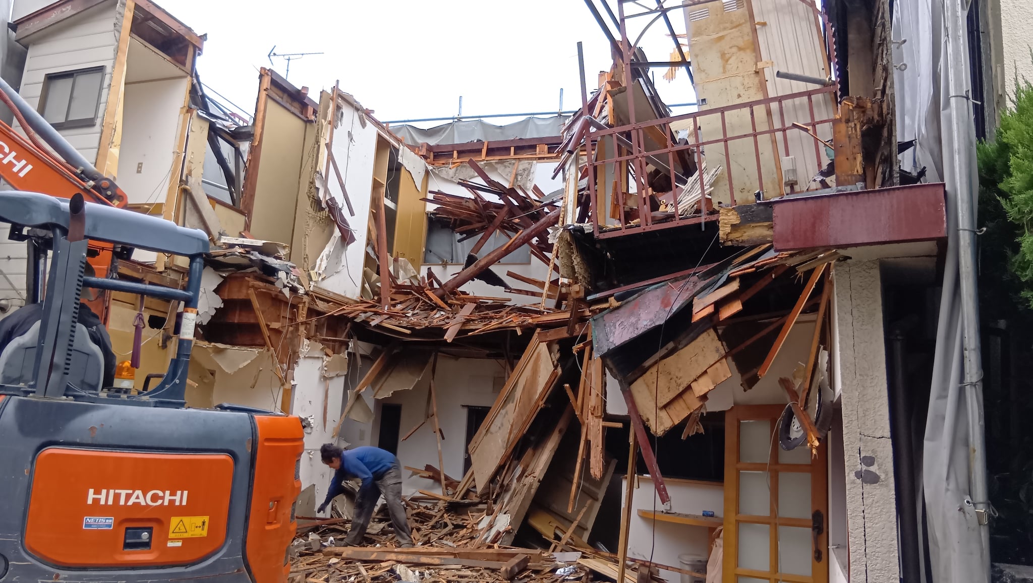 2025/11/17の解体状況：上屋重機解体